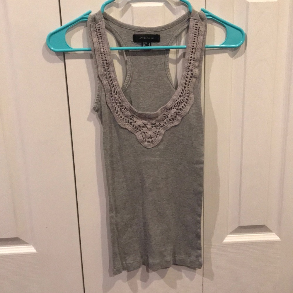 grey tank top